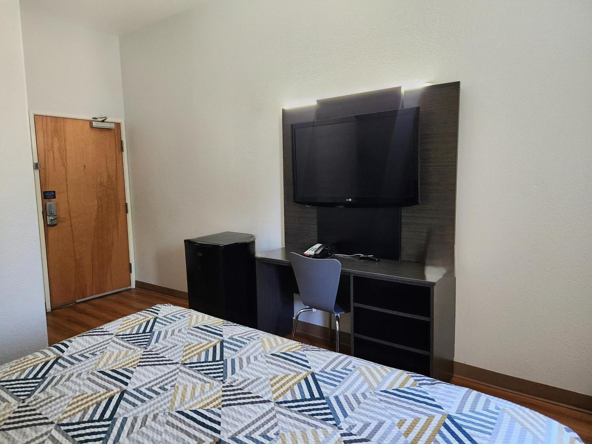 Baymont By Wyndham San Antonio Airport Hotel Exterior photo