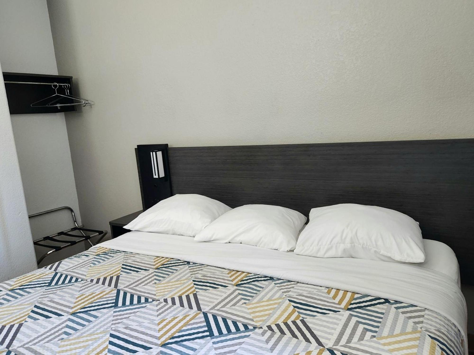 Baymont By Wyndham San Antonio Airport Hotel Exterior photo