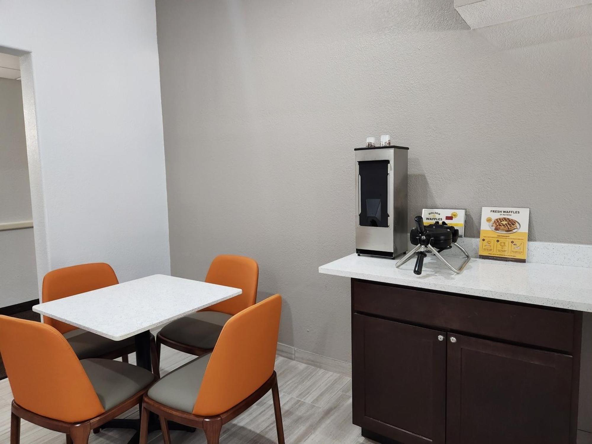 Baymont By Wyndham San Antonio Airport Hotel Exterior photo