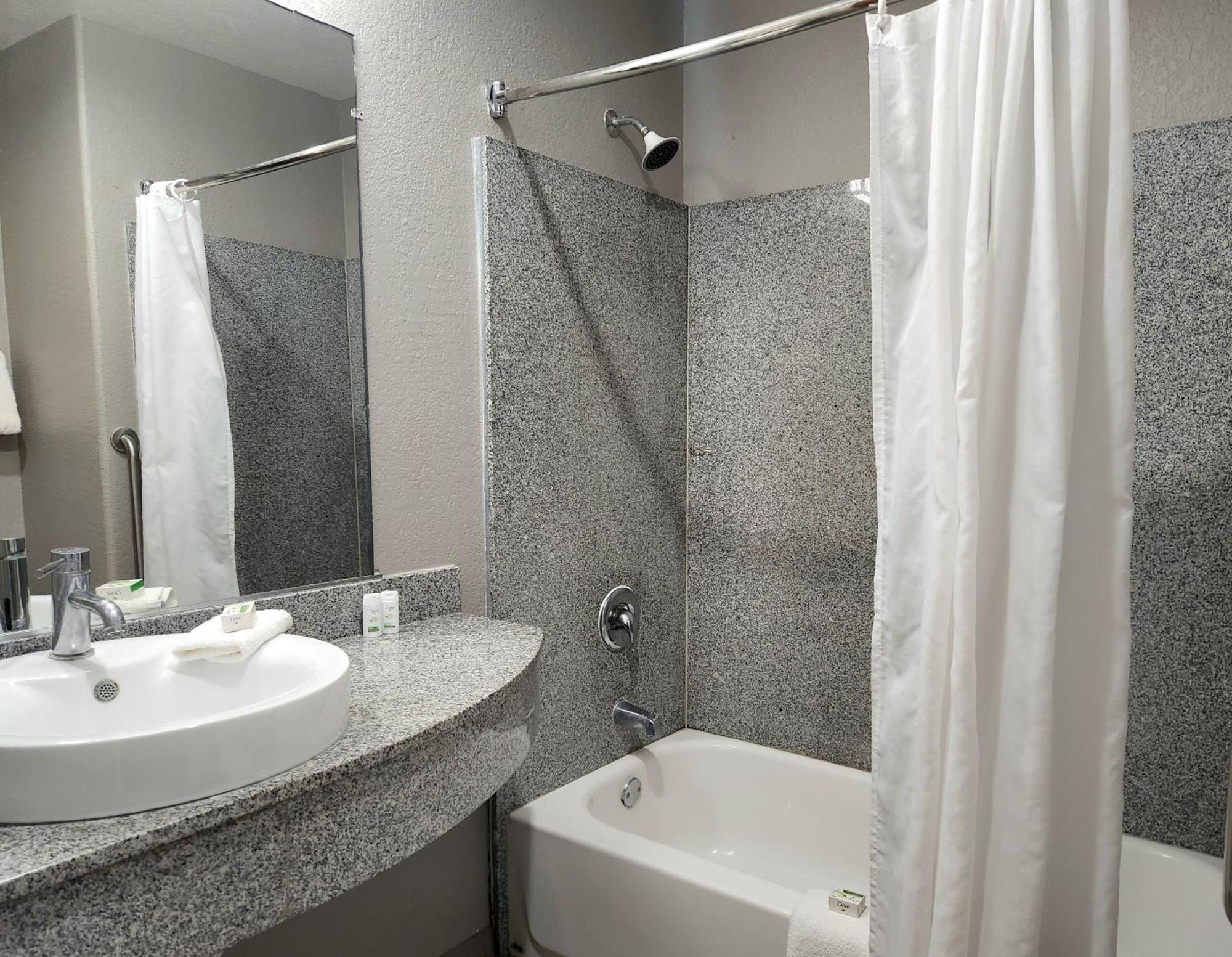 Baymont By Wyndham San Antonio Airport Hotel Exterior photo