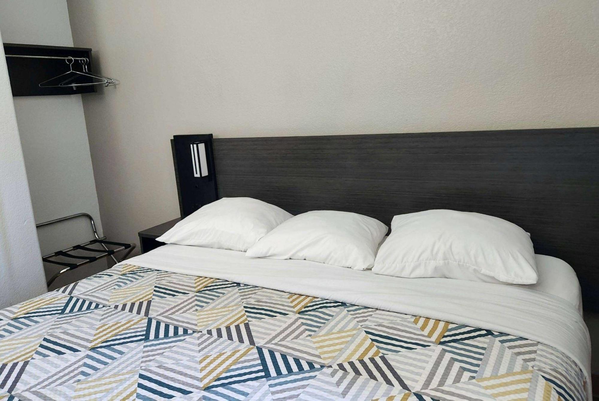Baymont By Wyndham San Antonio Airport Hotel Exterior photo