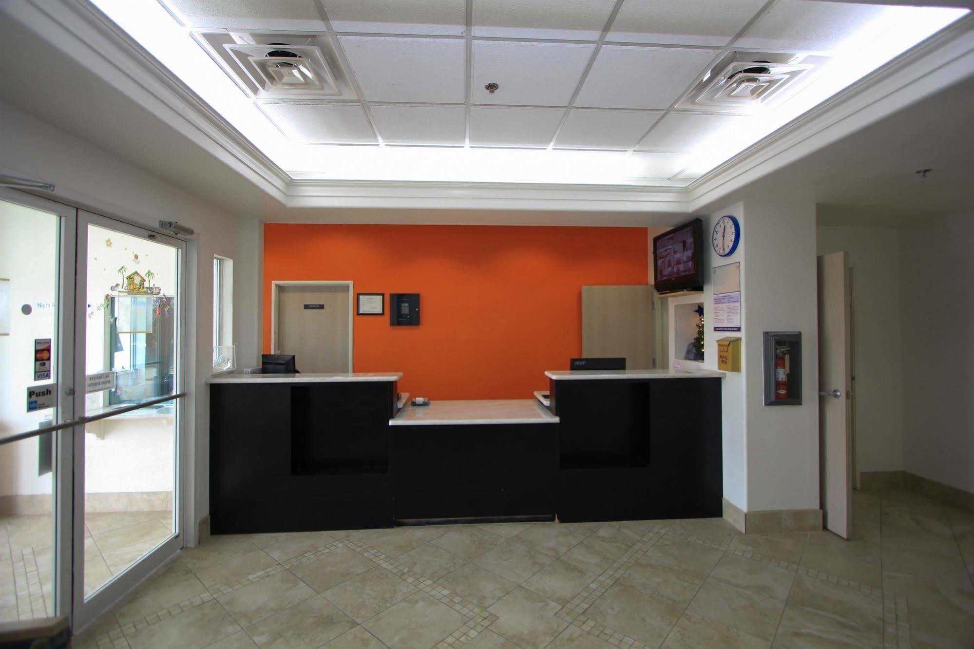 Baymont By Wyndham San Antonio Airport Hotel Exterior photo