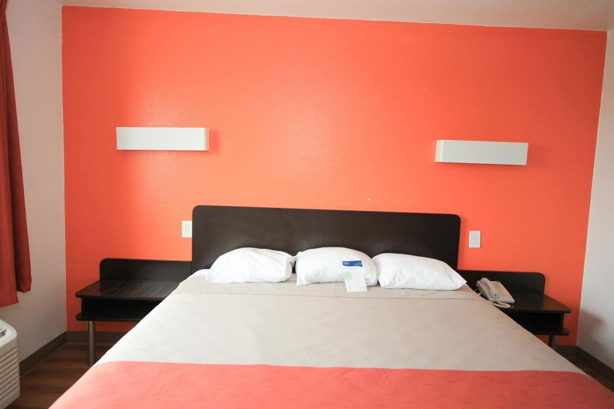 Baymont By Wyndham San Antonio Airport Hotel Exterior photo