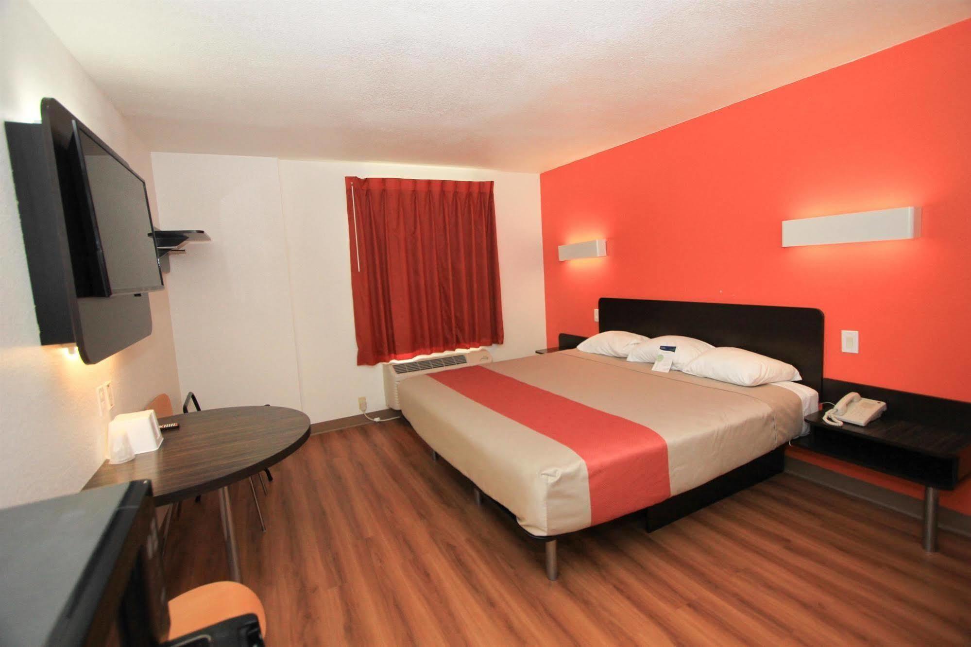 Baymont By Wyndham San Antonio Airport Hotel Exterior photo