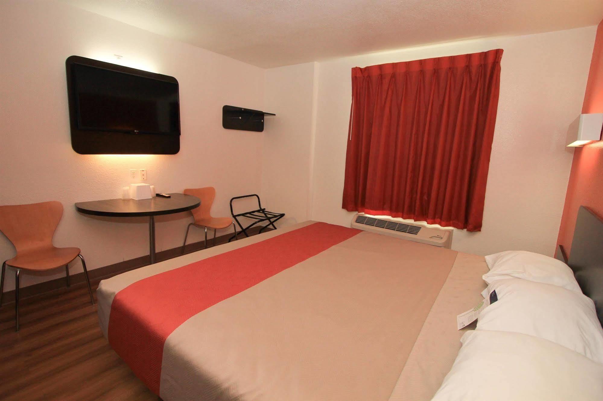 Baymont By Wyndham San Antonio Airport Hotel Exterior photo