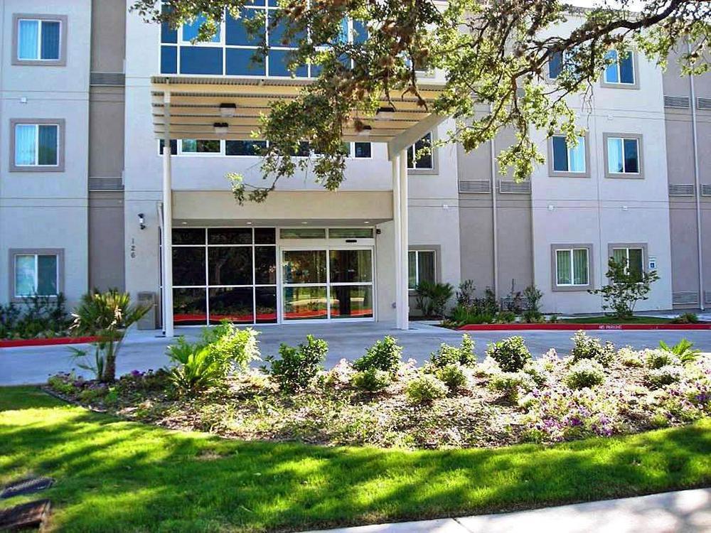 Baymont By Wyndham San Antonio Airport Hotel Exterior photo