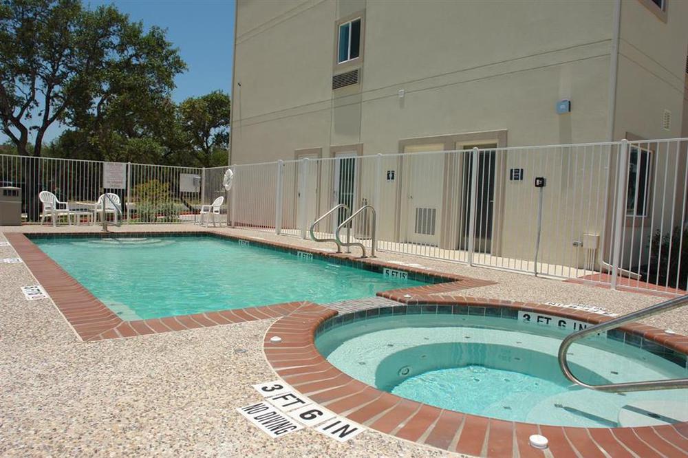 Baymont By Wyndham San Antonio Airport Hotel Facilities photo