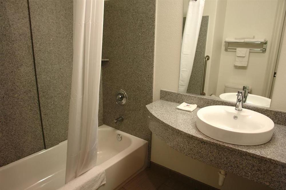 Baymont By Wyndham San Antonio Airport Hotel Room photo
