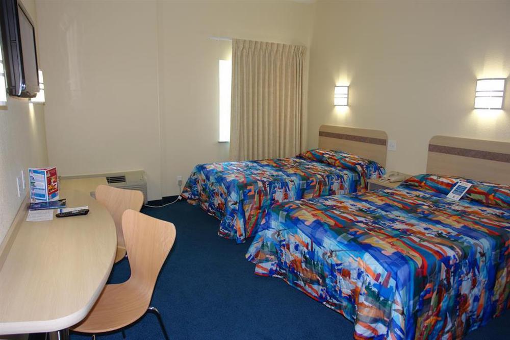 Baymont By Wyndham San Antonio Airport Hotel Room photo